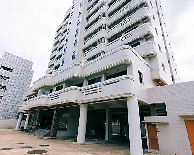 Aparthotel Baan Pratoom 4*