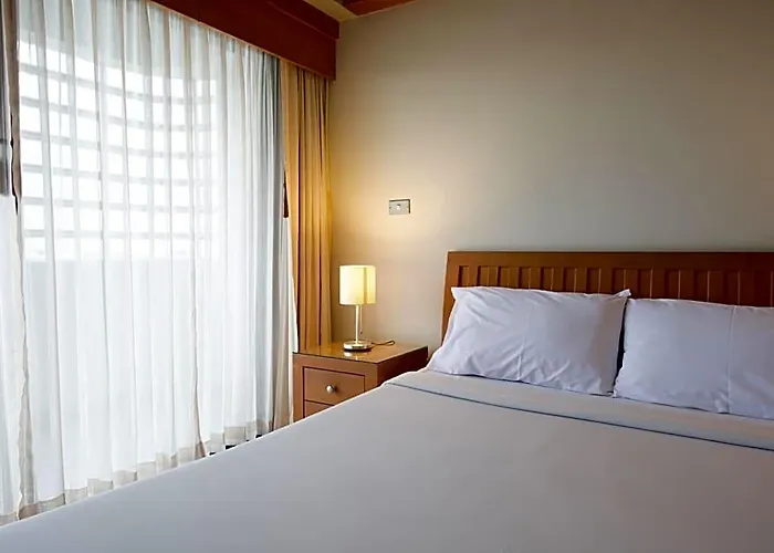 Aparthotel Baan Pratoom 4*