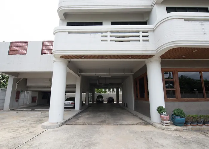 Baan Pratoom Aparthotel 4*