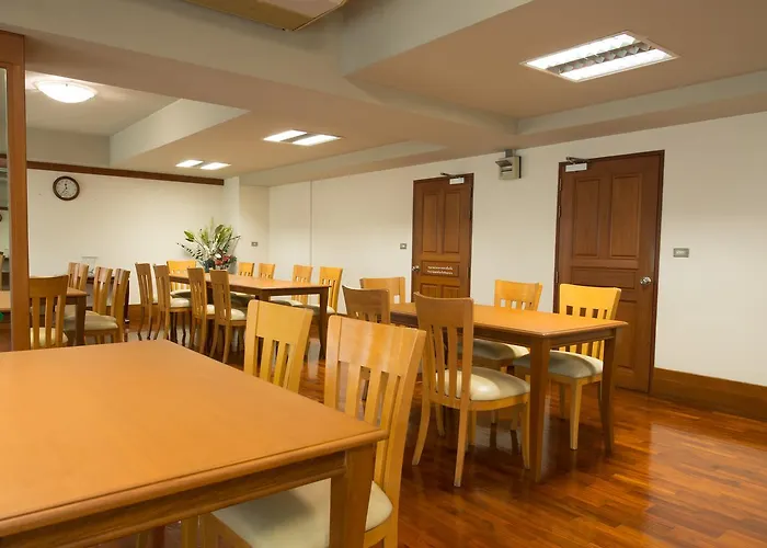 Aparthotel Baan Pratoom 4*