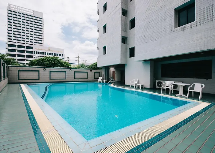 Aparthotel Baan Pratoom 4*