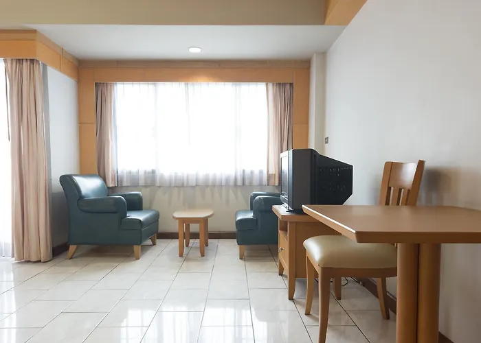 Aparthotel Baan Pratoom 4*