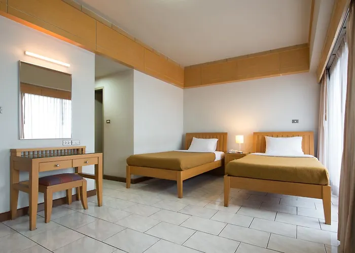 Aparthotel Baan Pratoom 4*